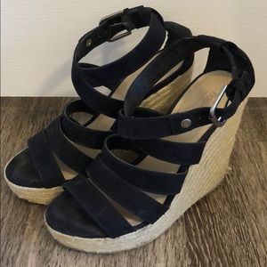 Black wedges